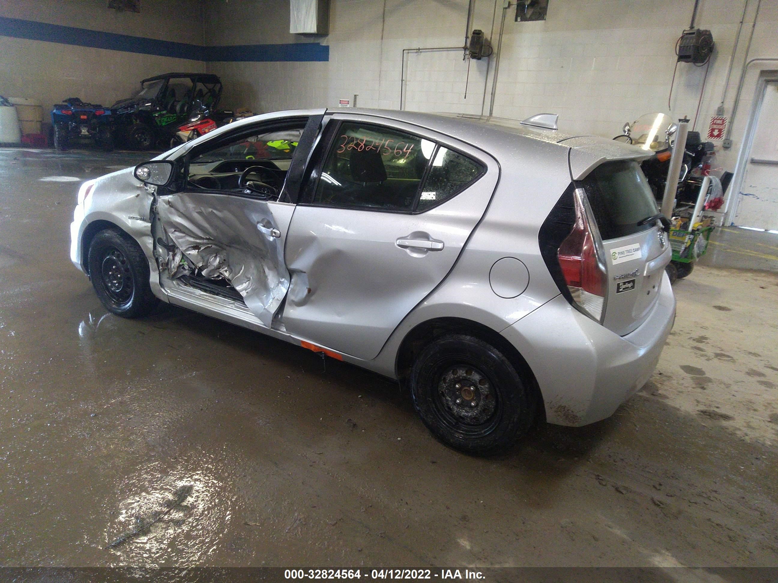 Photo 2 VIN: JTDKDTB32F1107852 - TOYOTA PRIUS C 