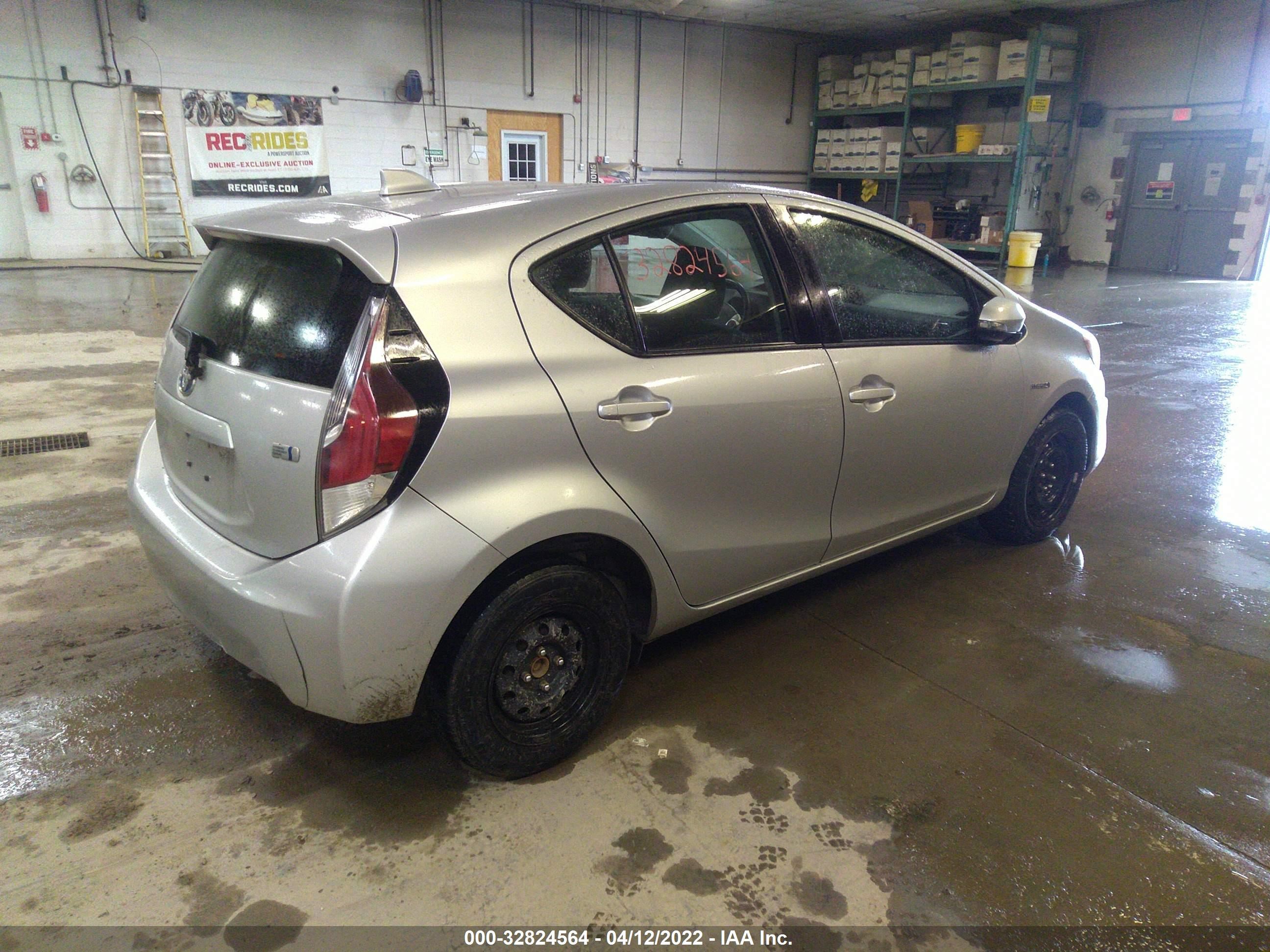 Photo 3 VIN: JTDKDTB32F1107852 - TOYOTA PRIUS C 