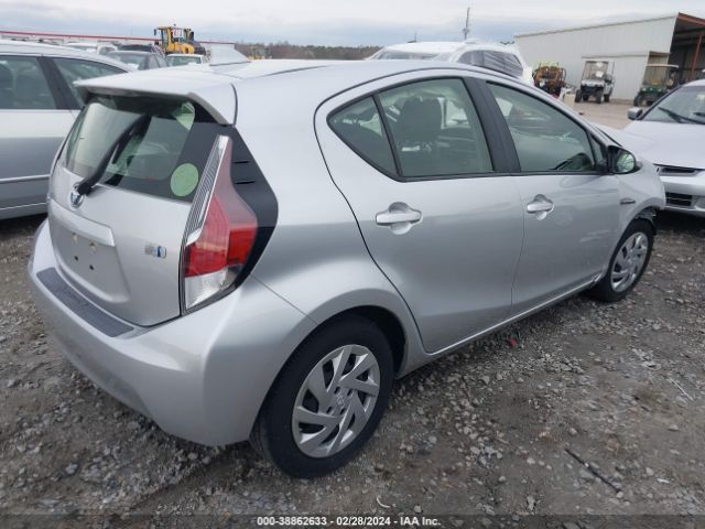 Photo 3 VIN: JTDKDTB32F1584460 - TOYOTA PRIUS C 