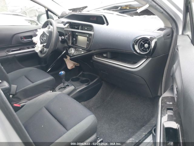 Photo 4 VIN: JTDKDTB32F1584460 - TOYOTA PRIUS C 