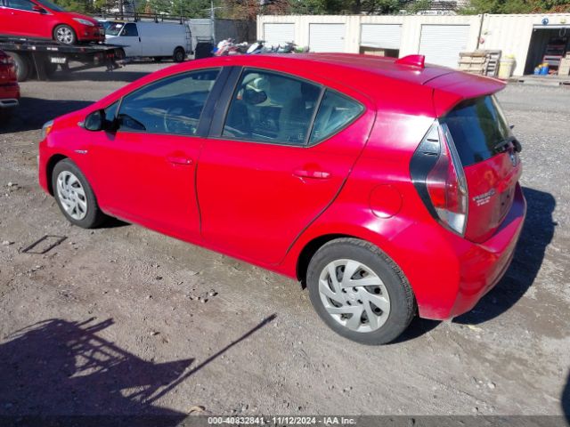 Photo 2 VIN: JTDKDTB32F1585351 - TOYOTA PRIUS C 