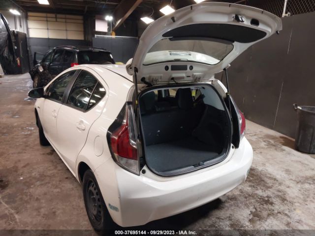 Photo 2 VIN: JTDKDTB32G1132154 - TOYOTA PRIUS C 