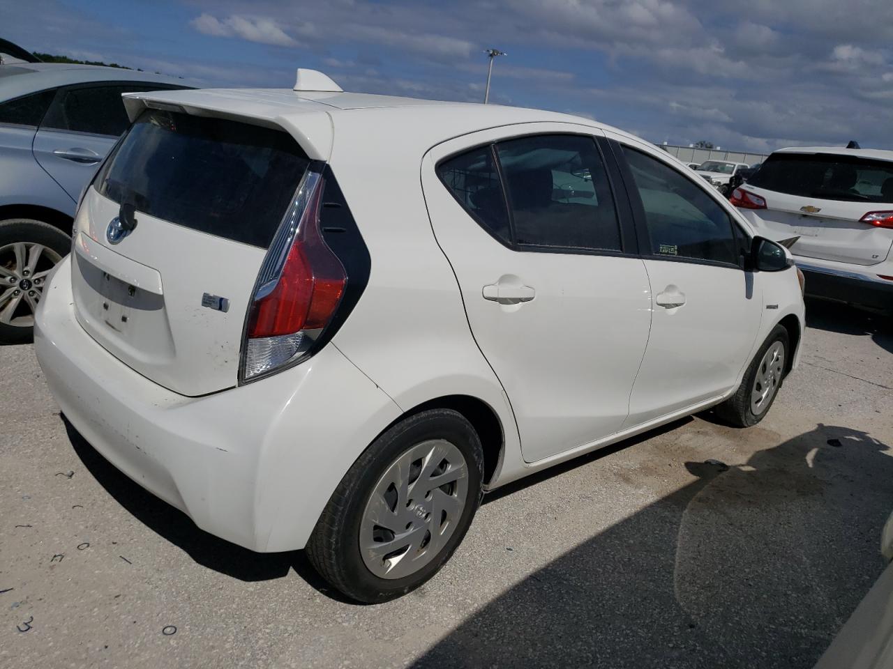 Photo 2 VIN: JTDKDTB32G1137208 - TOYOTA PRIUS 