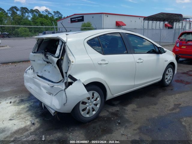 Photo 3 VIN: JTDKDTB33C1027990 - TOYOTA PRIUS C 