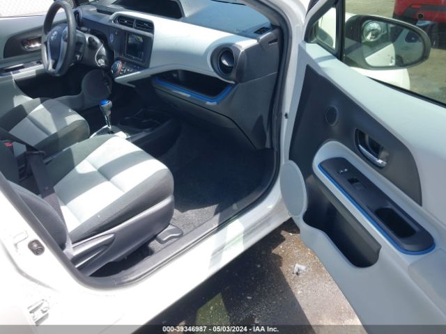 Photo 4 VIN: JTDKDTB33C1027990 - TOYOTA PRIUS C 