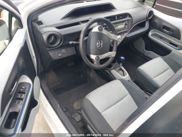 Photo 4 VIN: JTDKDTB33D1051837 - TOYOTA PRIUS C 