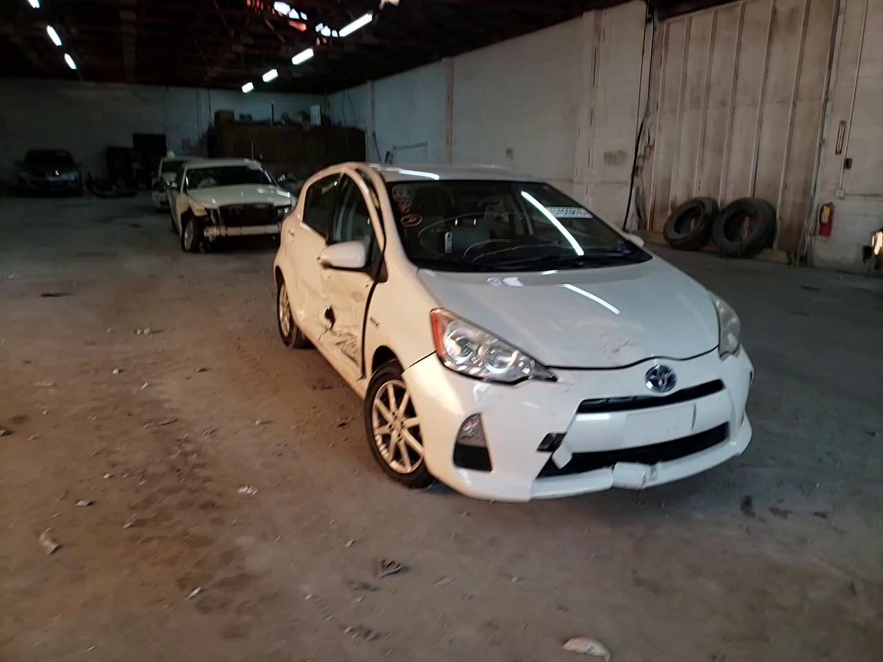 Photo 10 VIN: JTDKDTB33D1054592 - TOYOTA PRIUS C 