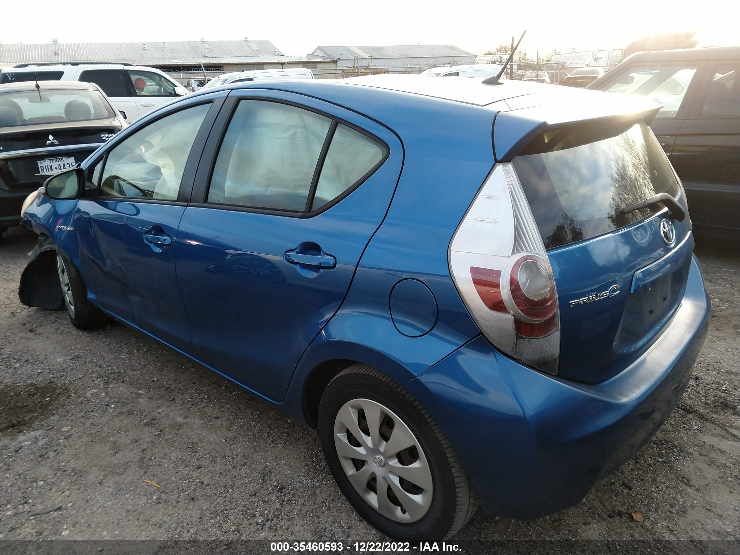 Photo 2 VIN: JTDKDTB33D1057105 - TOYOTA PRIUS C 