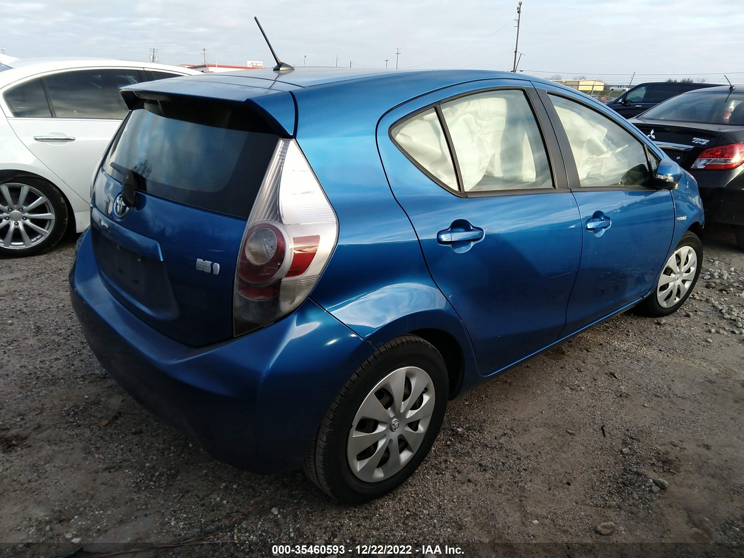 Photo 3 VIN: JTDKDTB33D1057105 - TOYOTA PRIUS C 