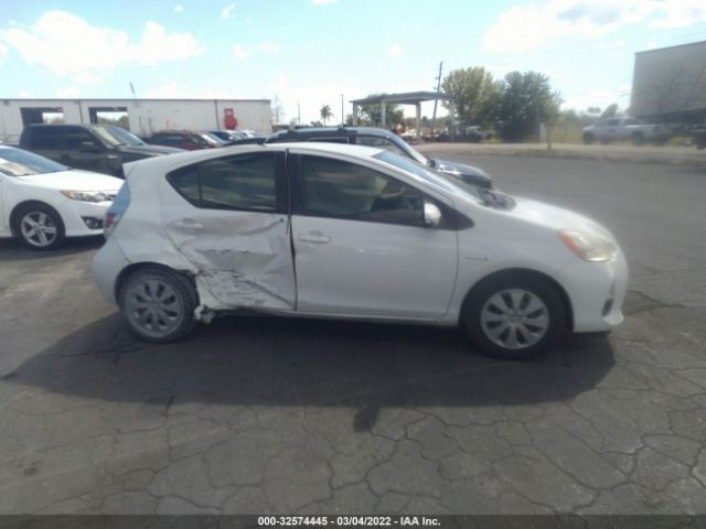 Photo 5 VIN: JTDKDTB33D1542814 - TOYOTA PRIUS C 