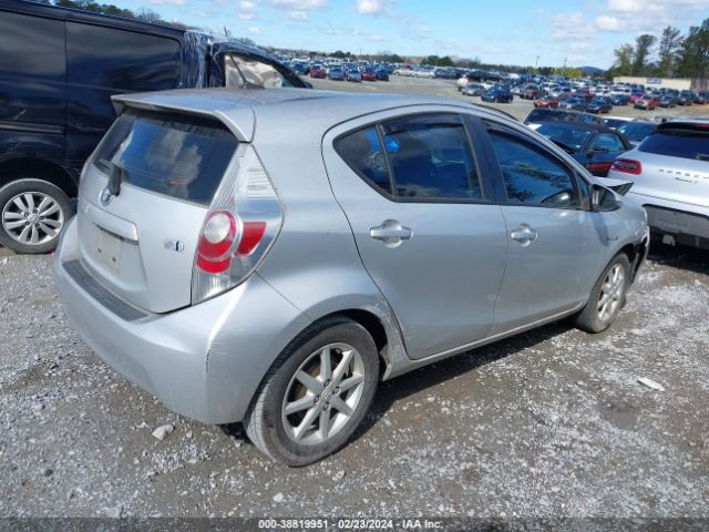 Photo 3 VIN: JTDKDTB33D1544143 - TOYOTA PRIUS C 