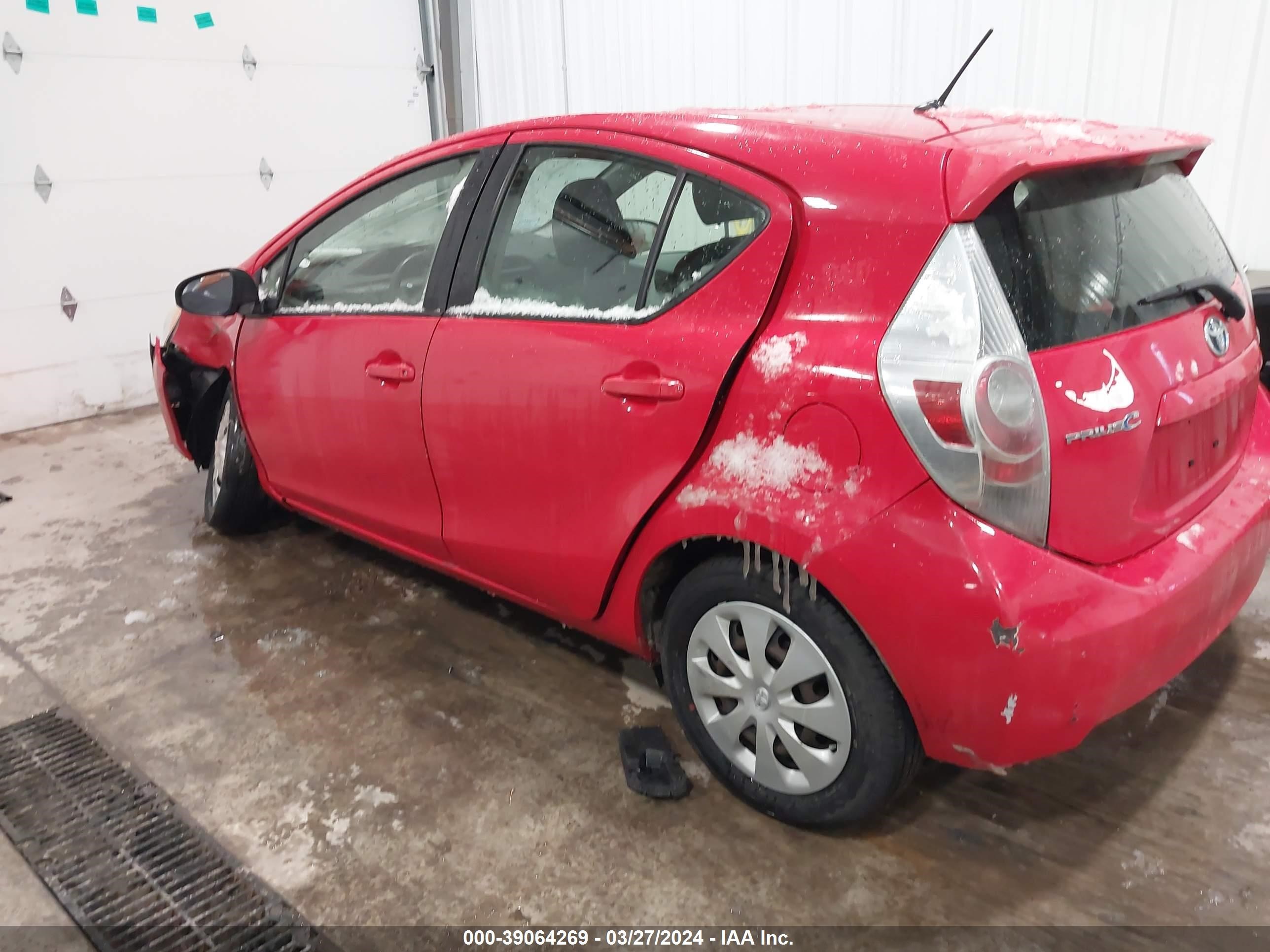 Photo 2 VIN: JTDKDTB33D1551609 - TOYOTA PRIUS C 