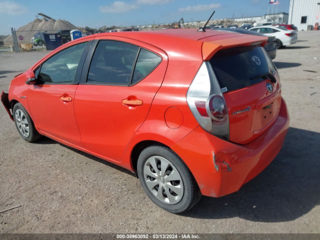 Photo 2 VIN: JTDKDTB33E1074777 - TOYOTA PRIUS C 