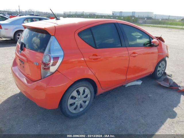 Photo 3 VIN: JTDKDTB33E1074777 - TOYOTA PRIUS C 