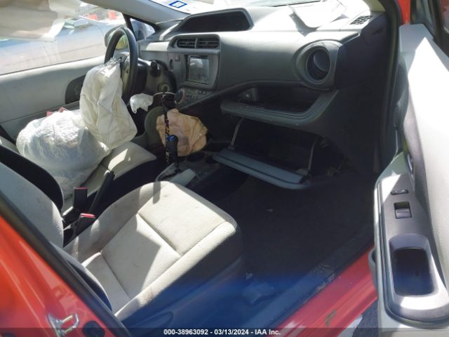 Photo 4 VIN: JTDKDTB33E1074777 - TOYOTA PRIUS C 