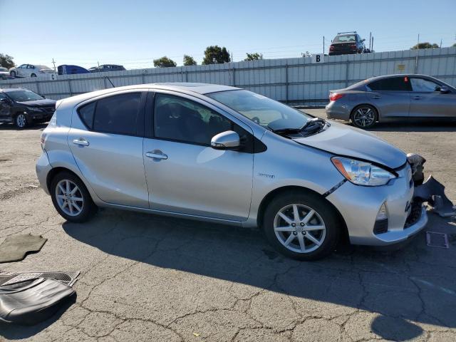 Photo 3 VIN: JTDKDTB33E1078778 - TOYOTA PRIUS C 