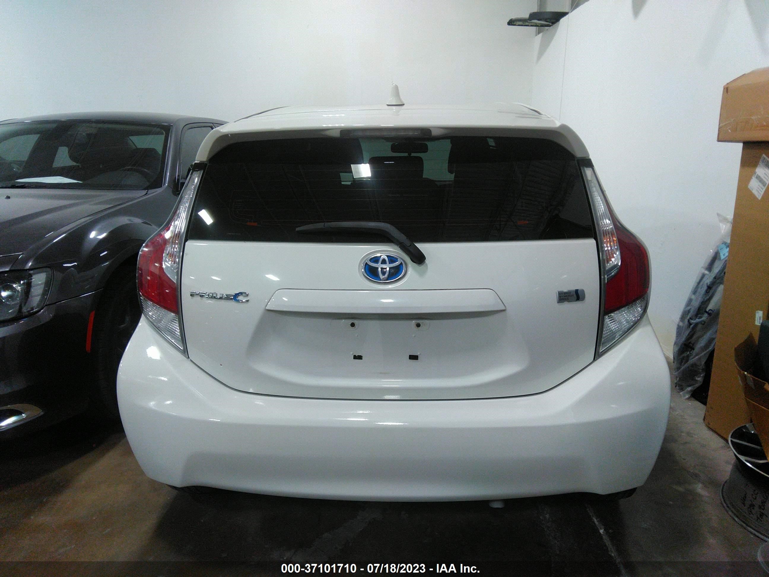 Photo 16 VIN: JTDKDTB33F1103101 - TOYOTA PRIUS C 