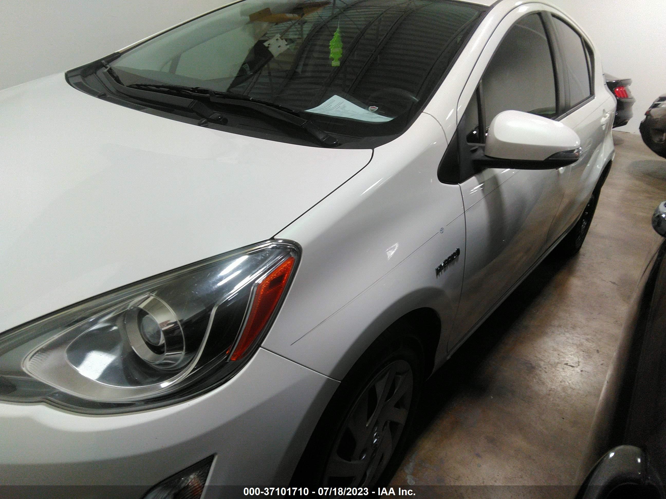 Photo 5 VIN: JTDKDTB33F1103101 - TOYOTA PRIUS C 