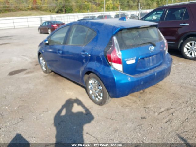 Photo 2 VIN: JTDKDTB33F1576089 - TOYOTA PRIUS C 