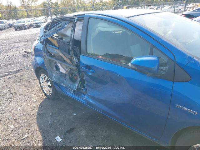 Photo 5 VIN: JTDKDTB33F1576089 - TOYOTA PRIUS C 