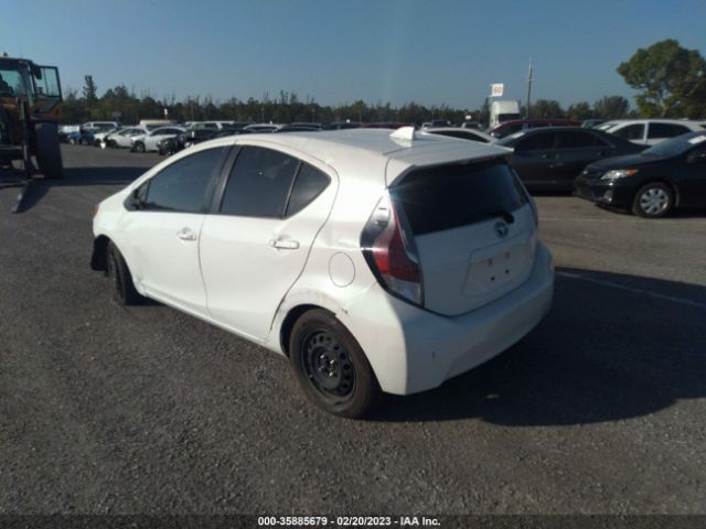 Photo 2 VIN: JTDKDTB33F1579168 - TOYOTA PRIUS C 