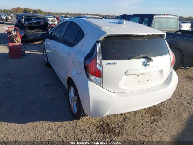 Photo 2 VIN: JTDKDTB33F1585102 - TOYOTA PRIUS C 