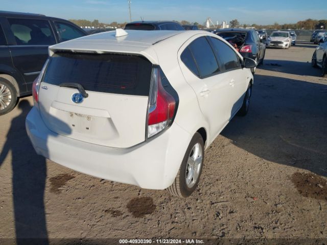 Photo 3 VIN: JTDKDTB33F1585102 - TOYOTA PRIUS C 