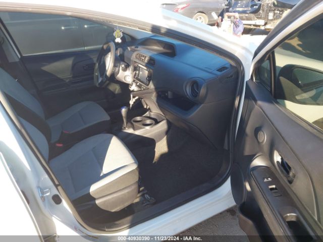 Photo 4 VIN: JTDKDTB33F1585102 - TOYOTA PRIUS C 