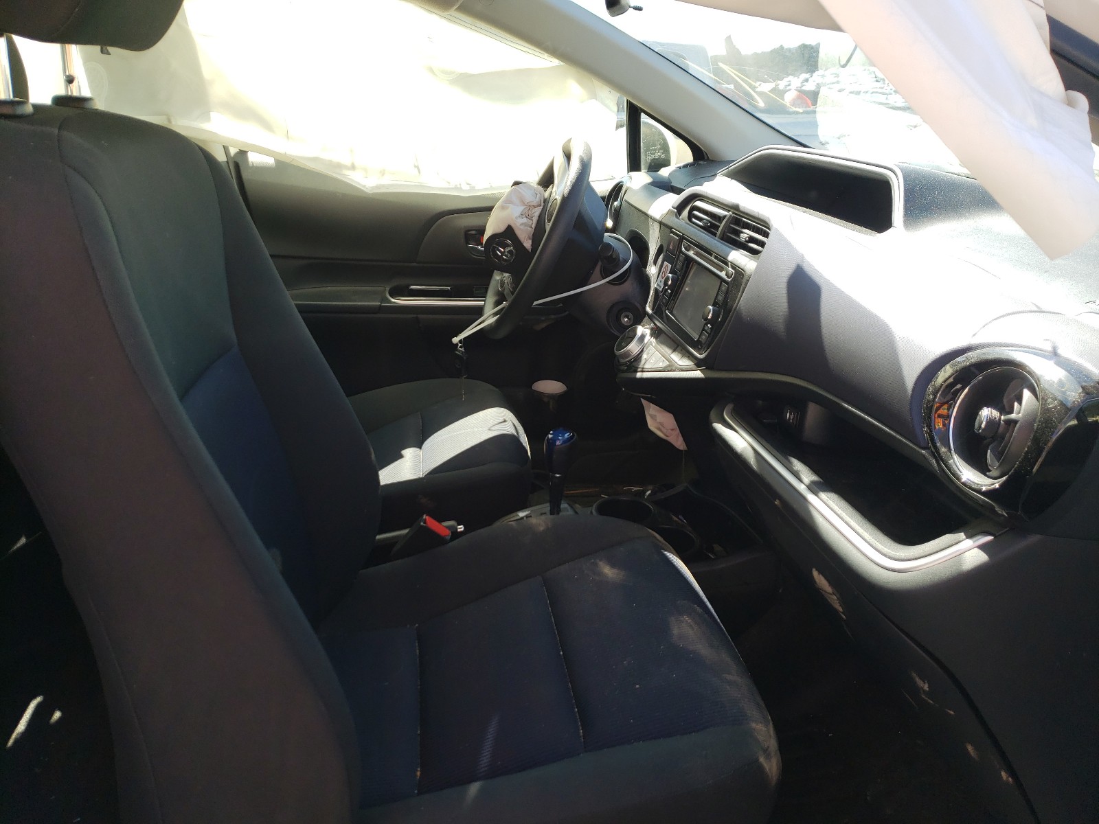 Photo 4 VIN: JTDKDTB33G1120465 - TOYOTA PRIUS C 