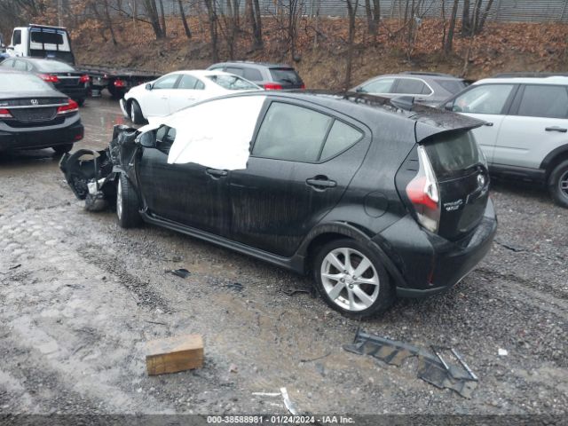 Photo 2 VIN: JTDKDTB33J1601940 - TOYOTA PRIUS C 