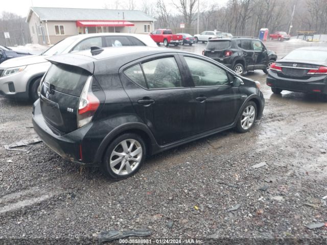 Photo 3 VIN: JTDKDTB33J1601940 - TOYOTA PRIUS C 