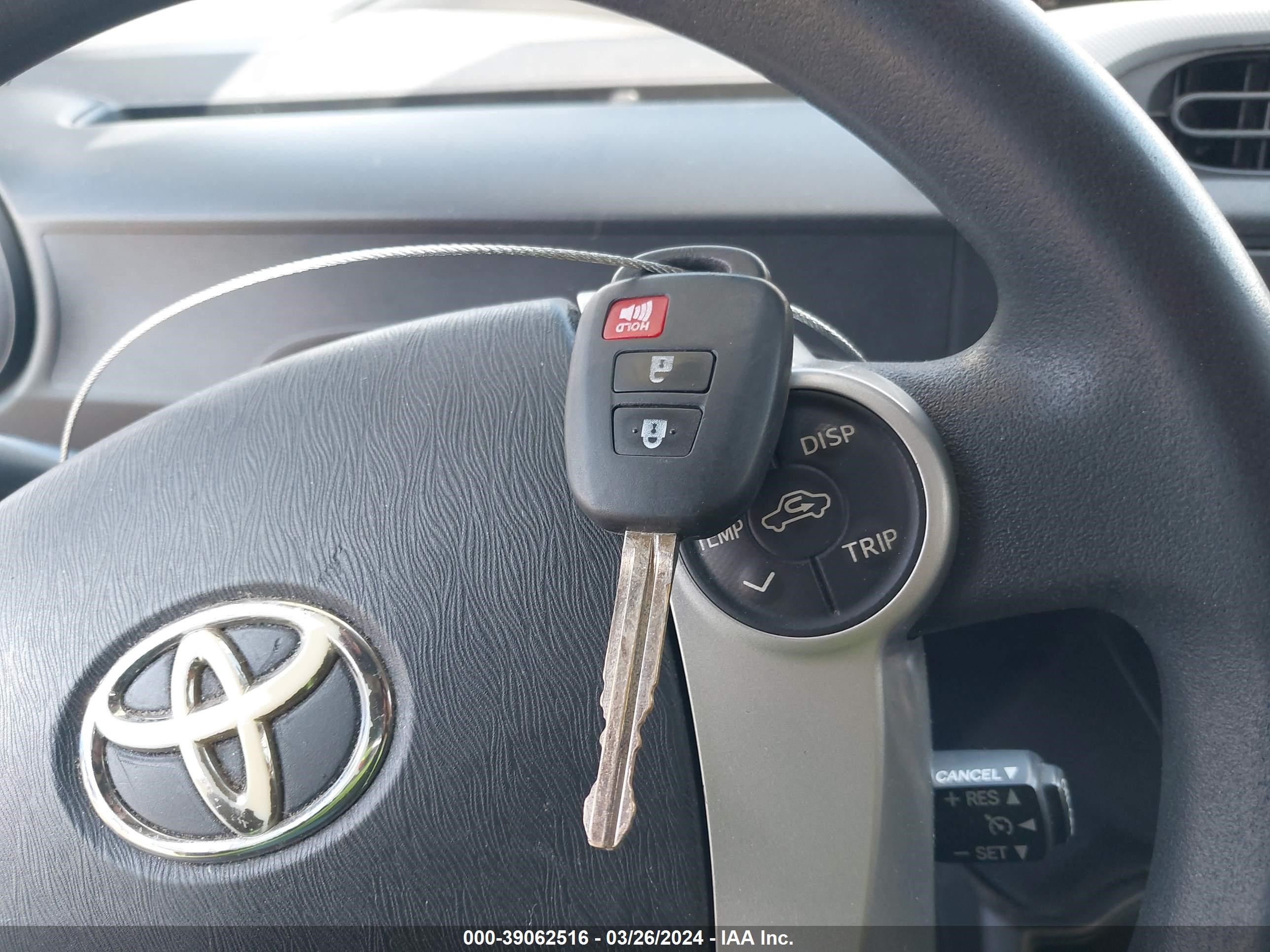 Photo 10 VIN: JTDKDTB34C1003228 - TOYOTA PRIUS C 