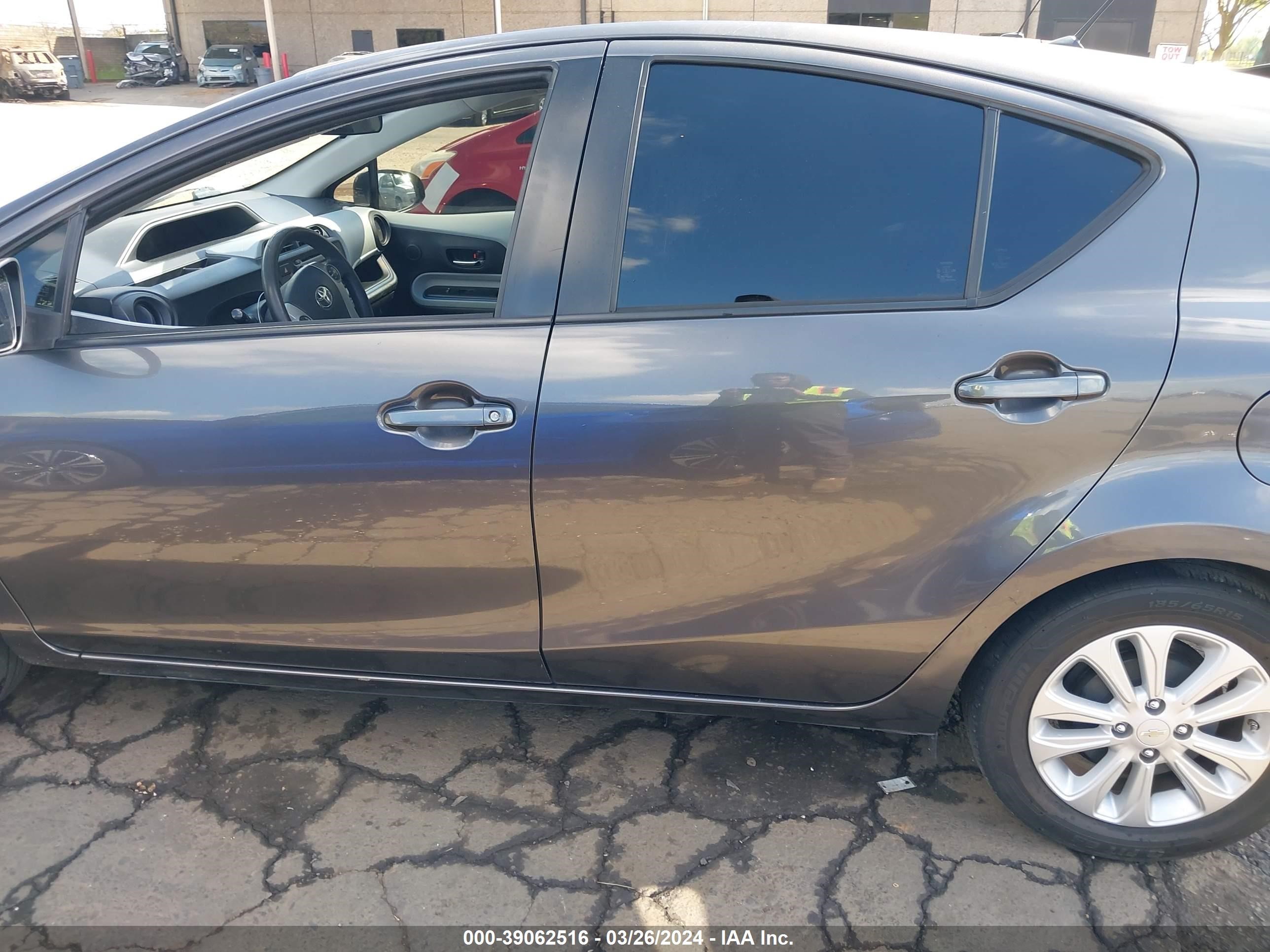 Photo 13 VIN: JTDKDTB34C1003228 - TOYOTA PRIUS C 