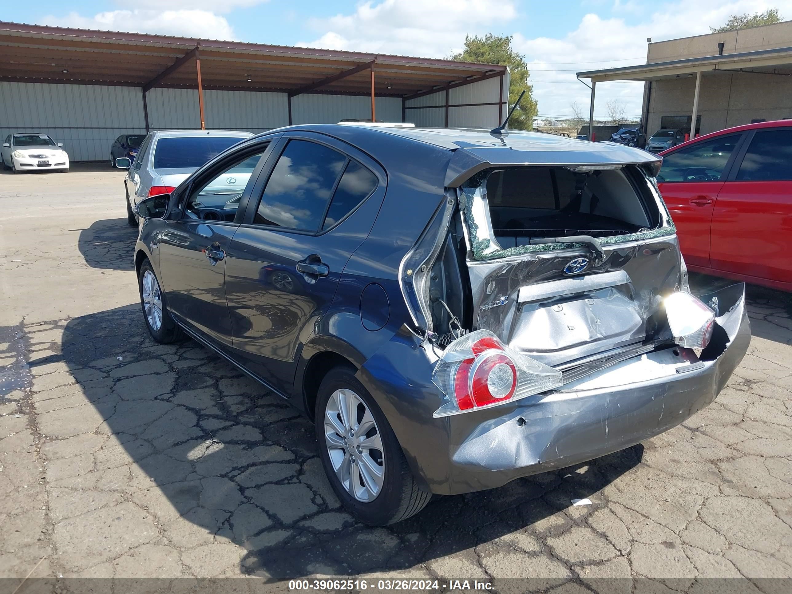 Photo 2 VIN: JTDKDTB34C1003228 - TOYOTA PRIUS C 