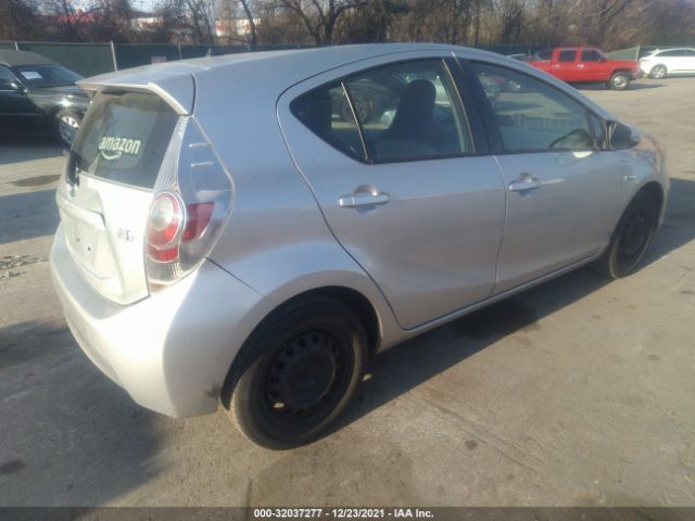 Photo 3 VIN: JTDKDTB34C1003911 - TOYOTA PRIUS C 