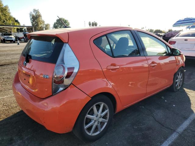 Photo 2 VIN: JTDKDTB34C1008235 - TOYOTA PRIUS C 