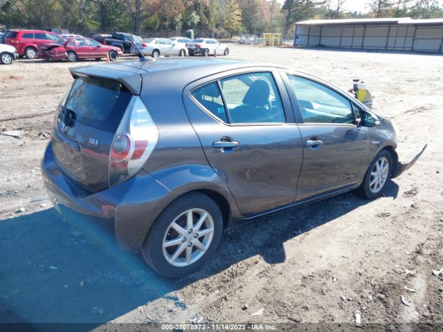 Photo 3 VIN: JTDKDTB34C1009160 - TOYOTA PRIUS C 