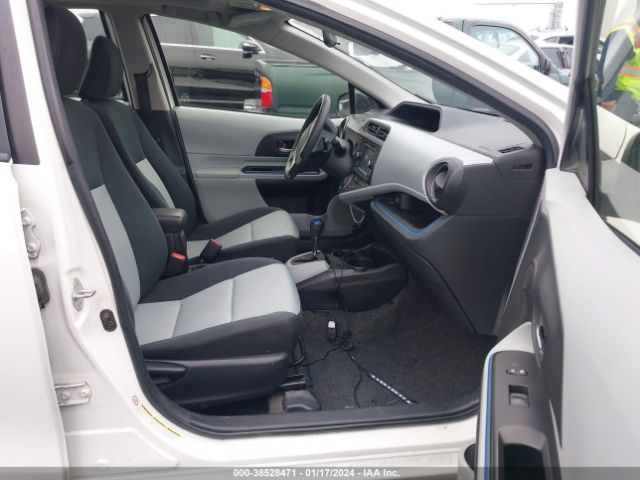 Photo 4 VIN: JTDKDTB34C1026279 - TOYOTA PRIUS C 