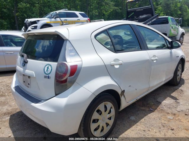 Photo 3 VIN: JTDKDTB34C1501929 - TOYOTA PRIUS C 