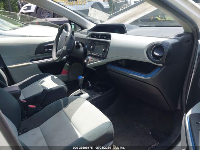 Photo 4 VIN: JTDKDTB34C1501929 - TOYOTA PRIUS C 