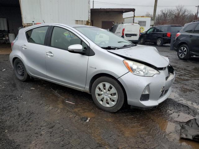 Photo 3 VIN: JTDKDTB34C1522554 - TOYOTA PRIUS C 