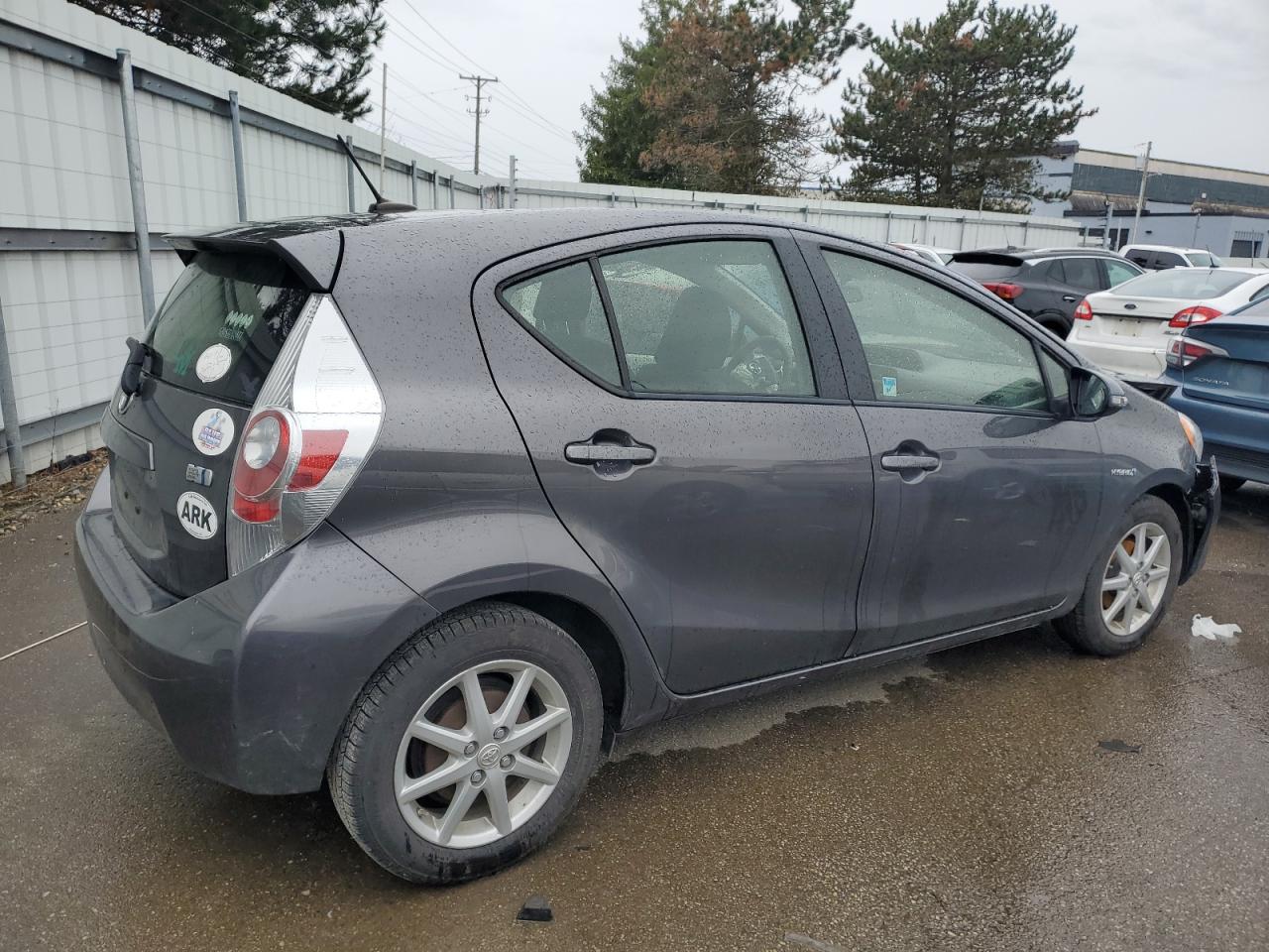 Photo 2 VIN: JTDKDTB34D1528517 - TOYOTA PRIUS 