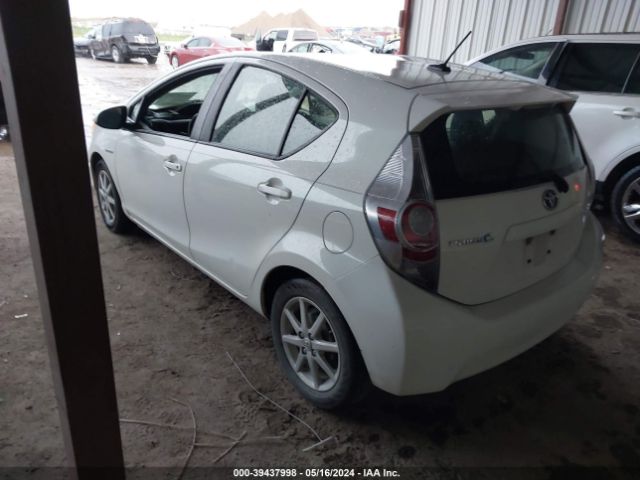 Photo 2 VIN: JTDKDTB34D1543079 - TOYOTA PRIUS C 