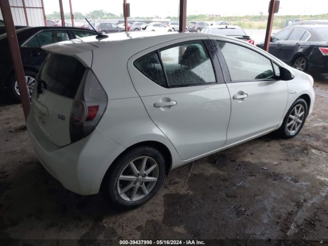 Photo 3 VIN: JTDKDTB34D1543079 - TOYOTA PRIUS C 