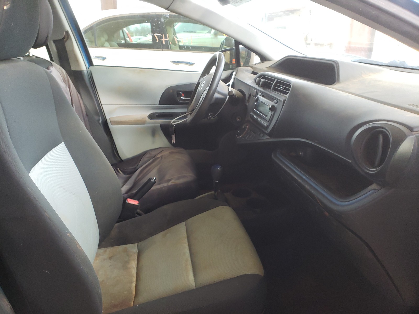 Photo 4 VIN: JTDKDTB34D1546046 - TOYOTA PRIUS C 