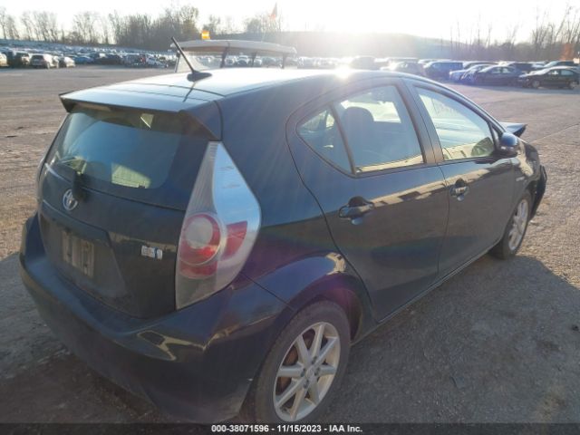 Photo 3 VIN: JTDKDTB34D1556236 - TOYOTA PRIUS C 