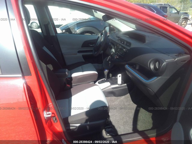 Photo 4 VIN: JTDKDTB34D1556608 - TOYOTA PRIUS C 