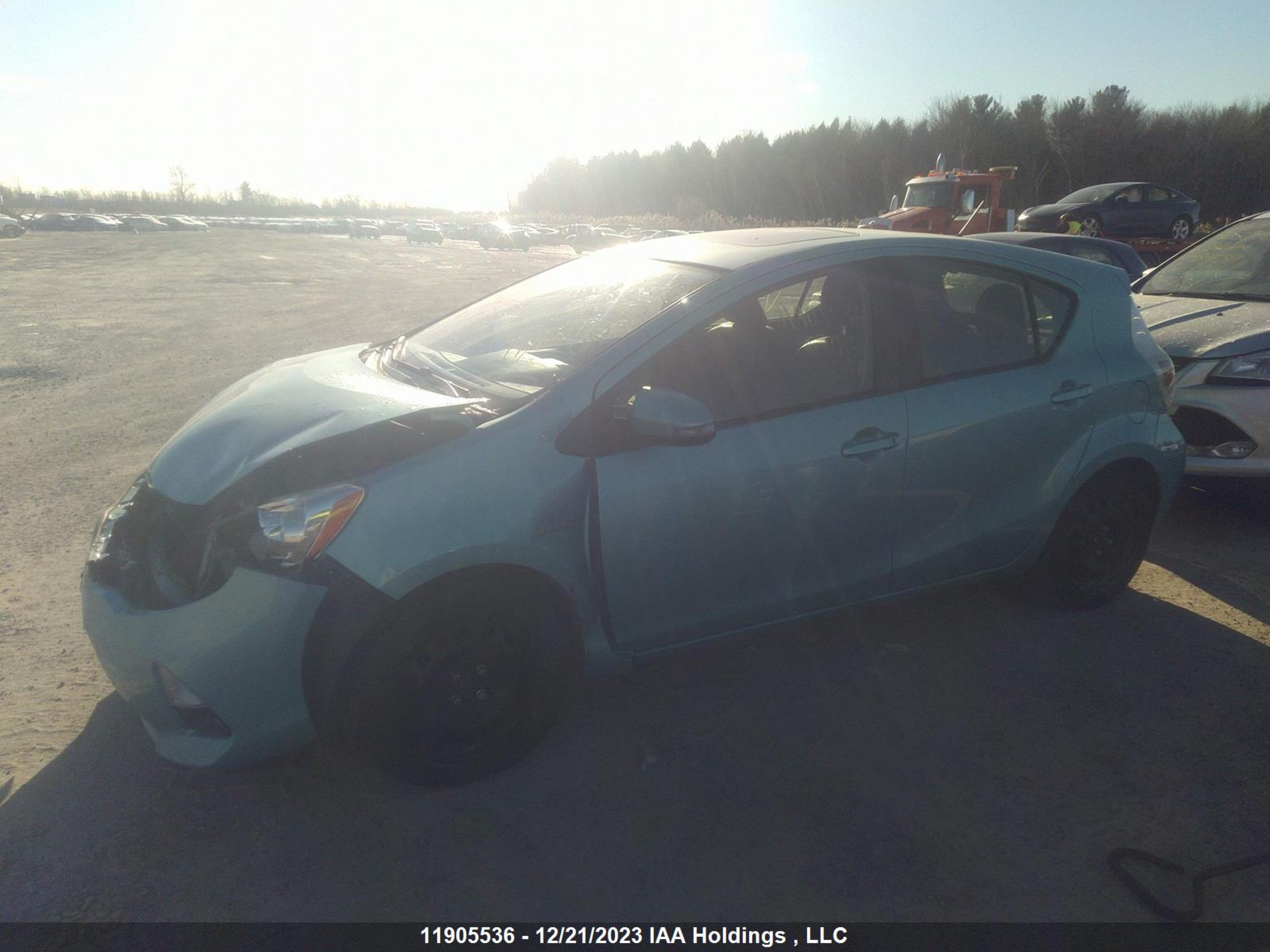 Photo 1 VIN: JTDKDTB34E1070625 - TOYOTA PRIUS C 