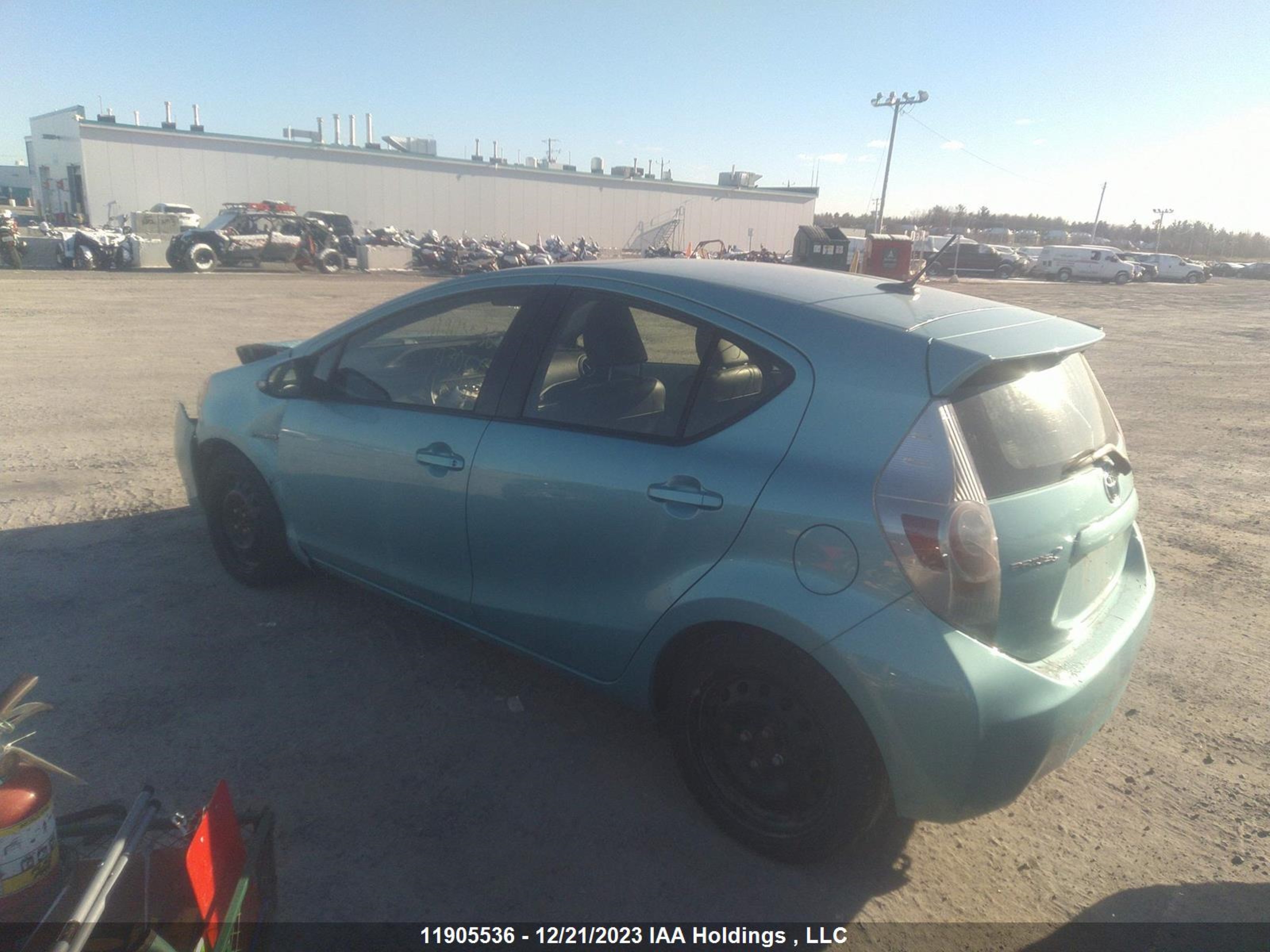 Photo 2 VIN: JTDKDTB34E1070625 - TOYOTA PRIUS C 