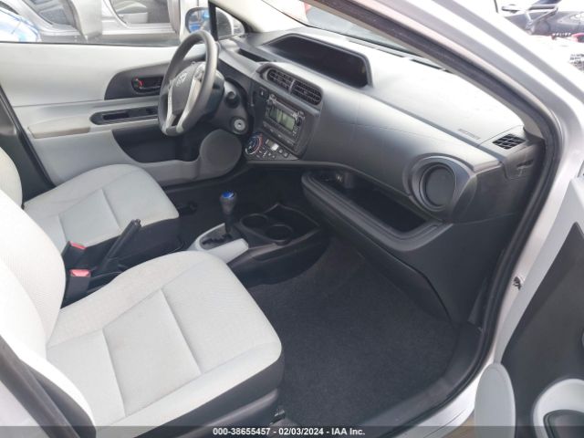 Photo 4 VIN: JTDKDTB34E1072200 - TOYOTA PRIUS C 